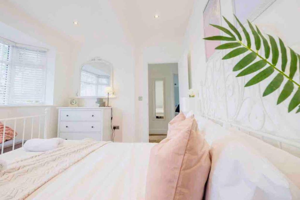 Gorgeous Luxury Chalet, New Forest & Coast & Hordle Exteriör bild